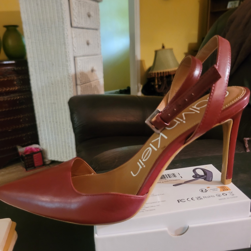NEW...Never Worn...CALVIN KLEIN RAFAELLA Women's Heels...Size 8...$20
